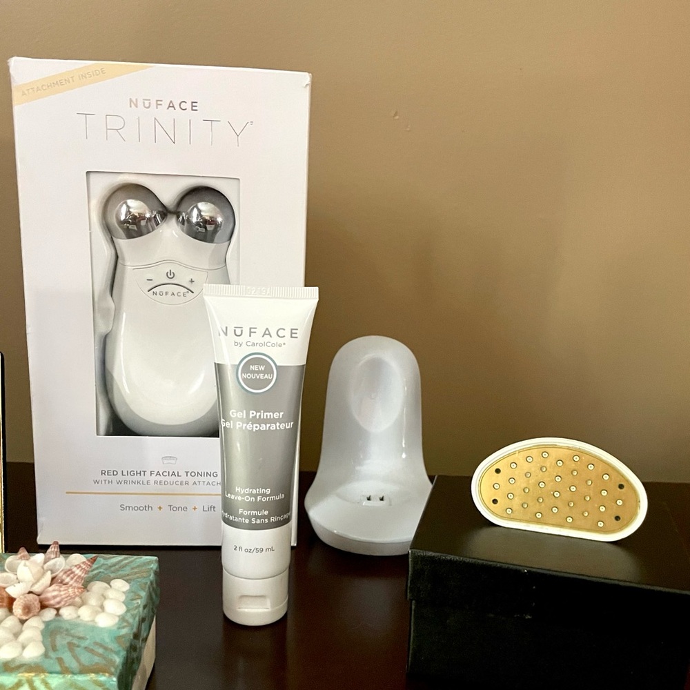 Almost New in packaging NuFACE Facial Toning Device w/ Primer & wrinkle reducer